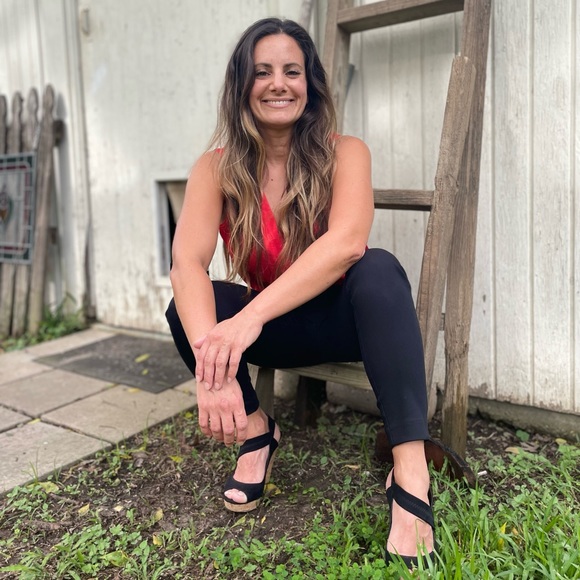 Meet your Posher, Jessica - Picture 2 of 2